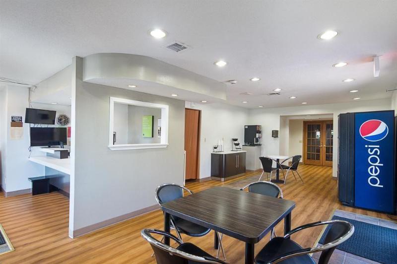 Studio Inn Extended Stay Oklahoma City Airport By Oyo Exterior foto